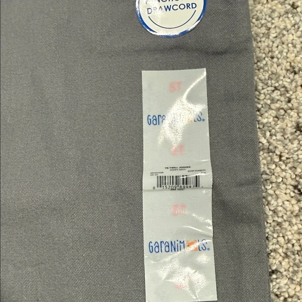 2 Set of pants and shorts